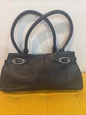 Classic Black Leather Shoulder Bag with Silver Buckle Accents ColeHAAN100%leat